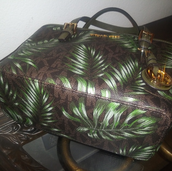 Michael Kors Jet set brown Olive 🌴 Palm xs tote - Picture 3 of 6